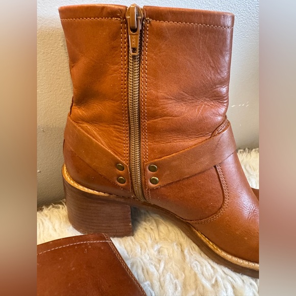 Vintage 90s Boot Leather Chunky Heel Harness Tan EUC sz 9 - Picture 6 of 14
